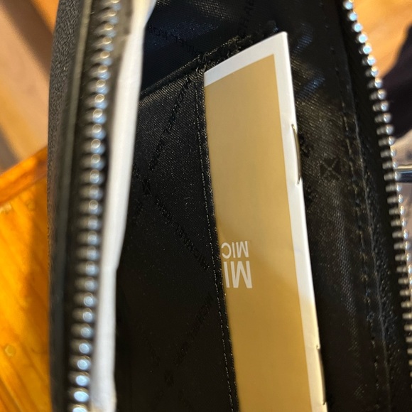 MK Jet Set Travel wristlet - Picture 3 of 5